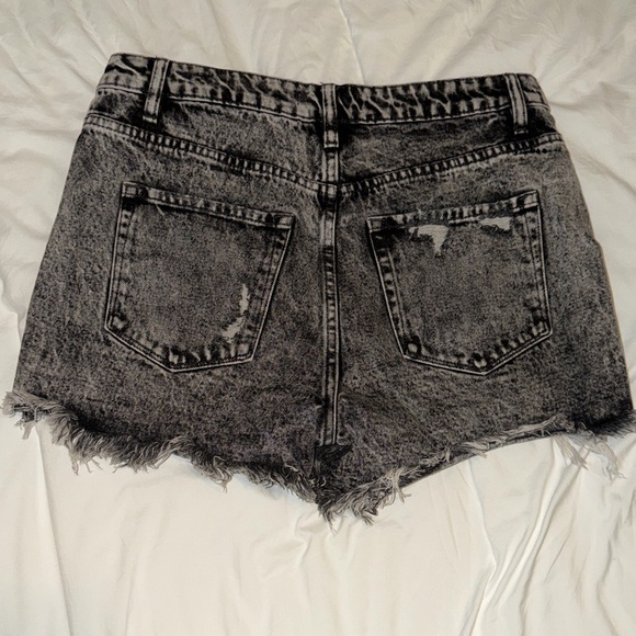 Stylish Black Distressed Jean Shorts - Picture 3 of 3